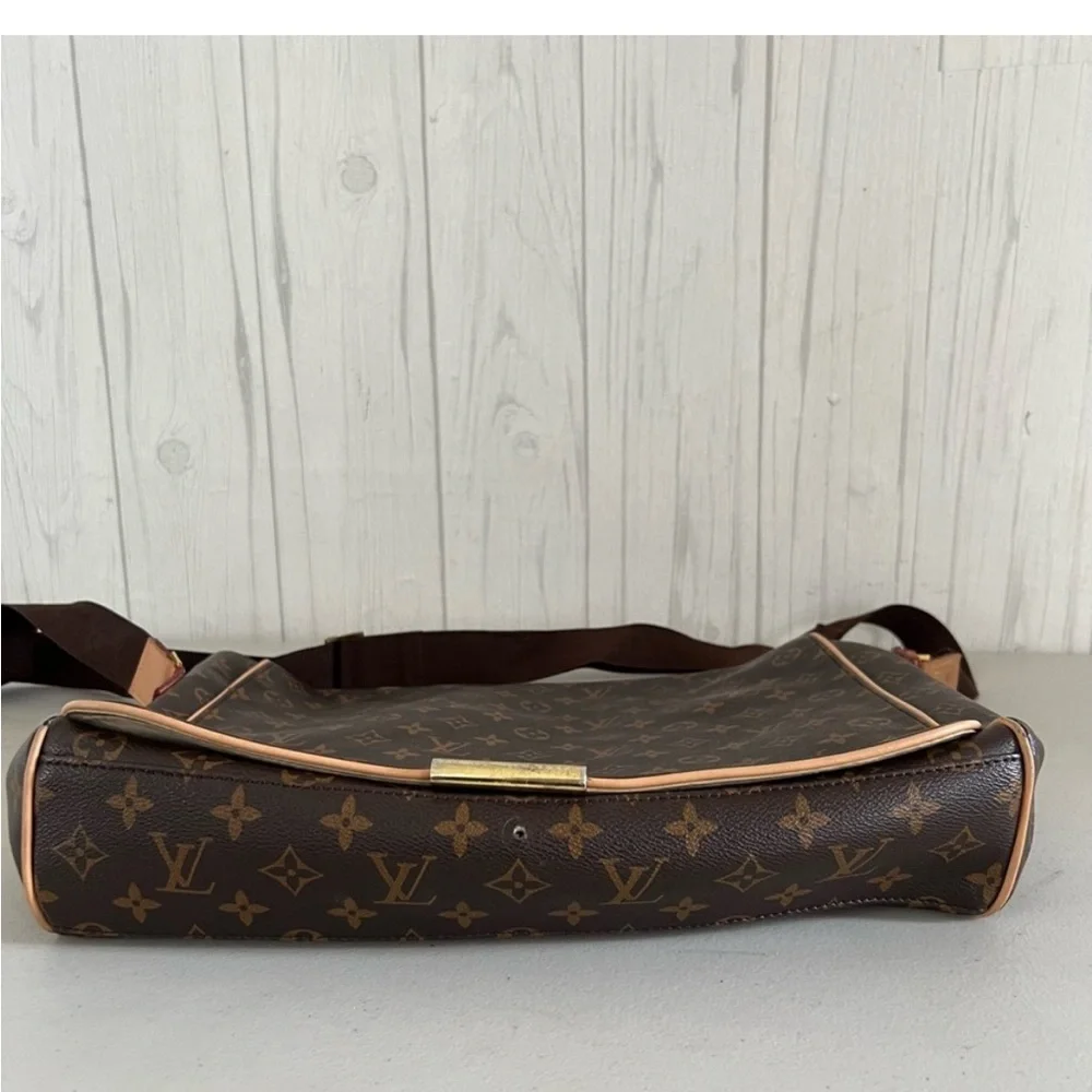 Louis Vuitton Brown Monogram Messenger Bag with Gold Hardware